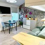 Apartment Square *