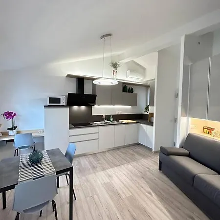 Apartament Square *